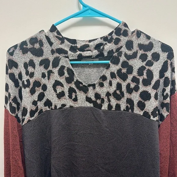 Maurices Long Sleeve Cheetah Print Shirt Size L - Picture 2 of 3